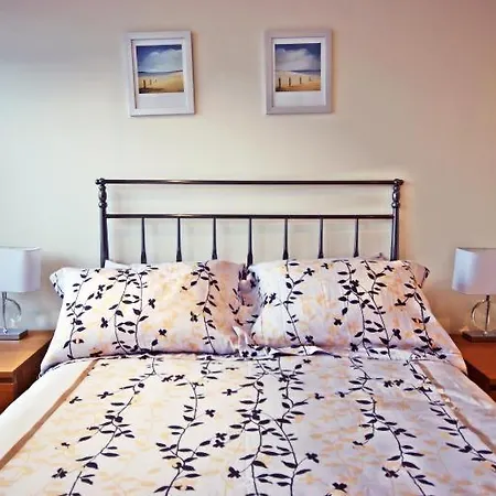 דירה 11 Popeshead Court *