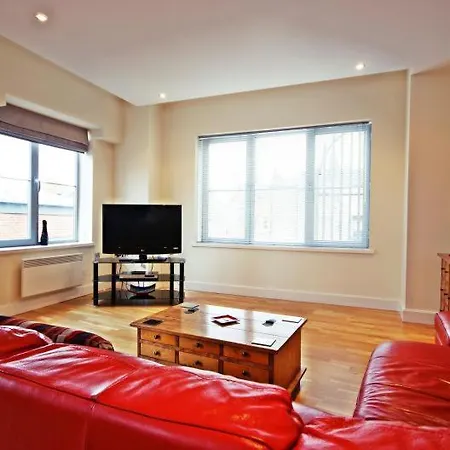 11 Popeshead Court דירה *